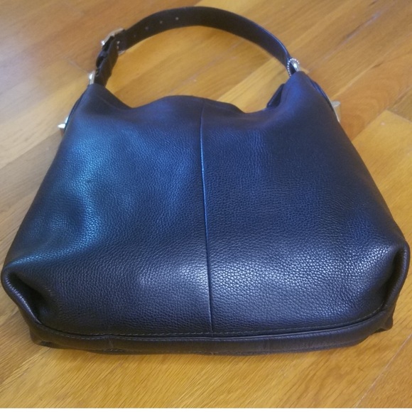 Stylish black Coach Penelope Hobo Leather handbag with silver hardware. - Picture 11 of 16